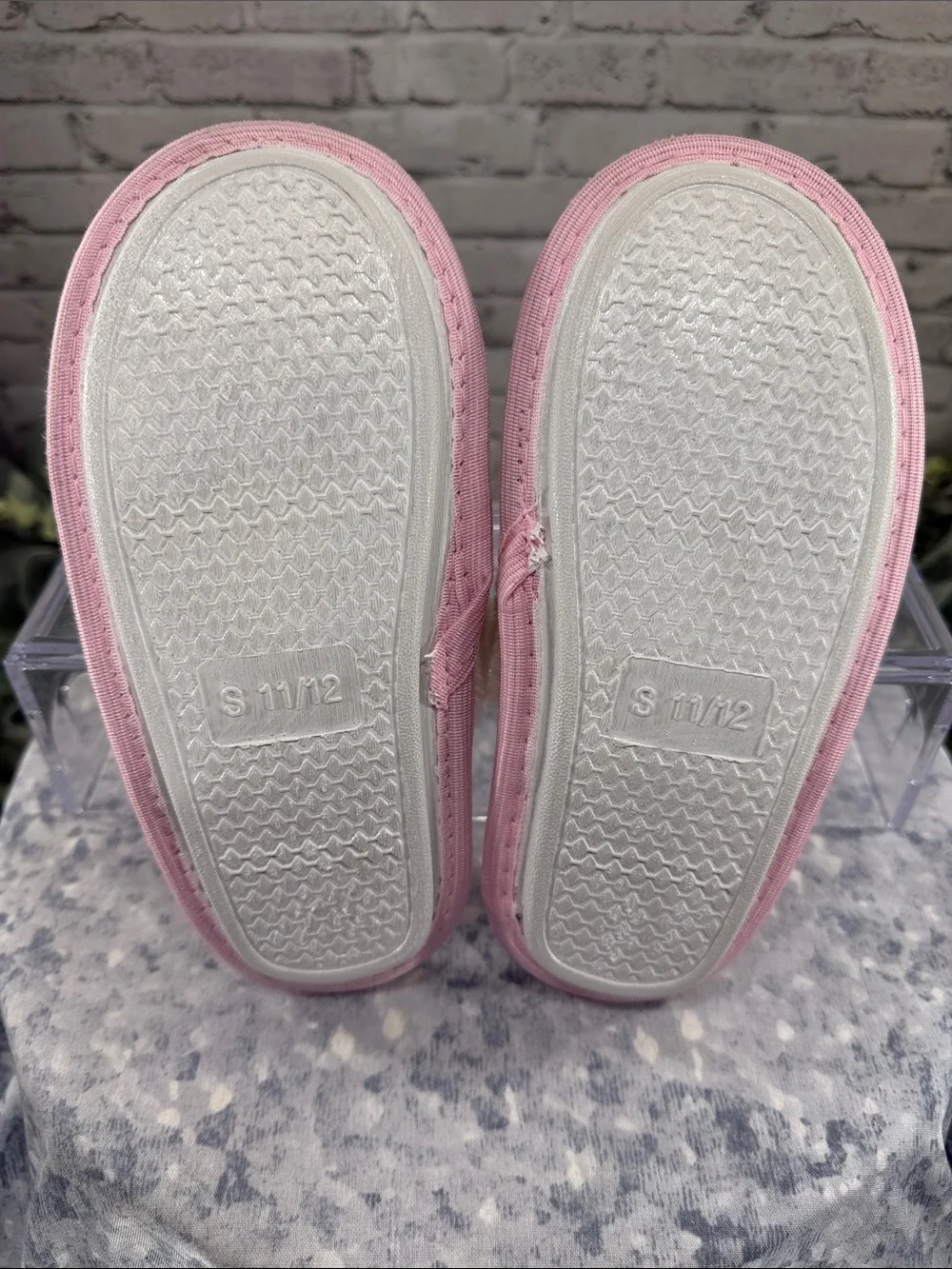 🩷 Pink Pastel Sparkle Rainbow Fabric White Faux Fur Slipper Slides Girls 11/12